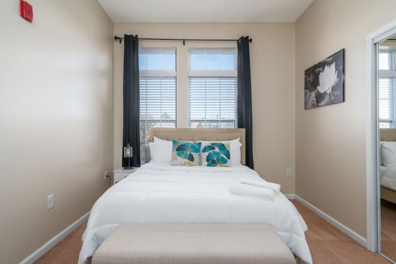 Private Bedroom Downtown Indy - Shared Indianápolis Exterior foto